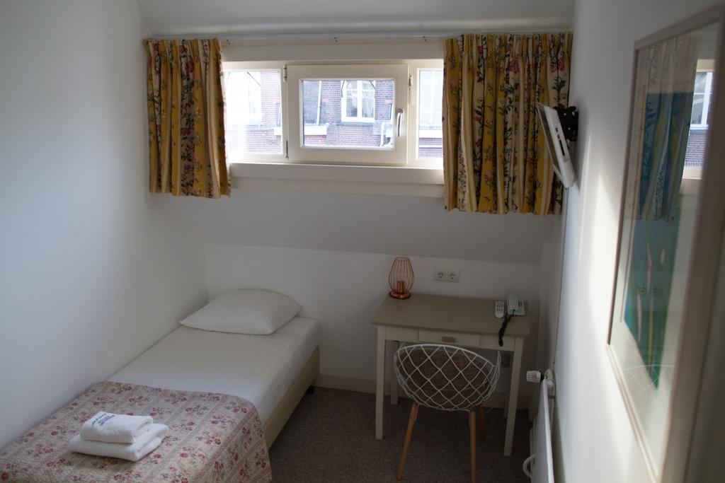Single Room with Shared Toilet